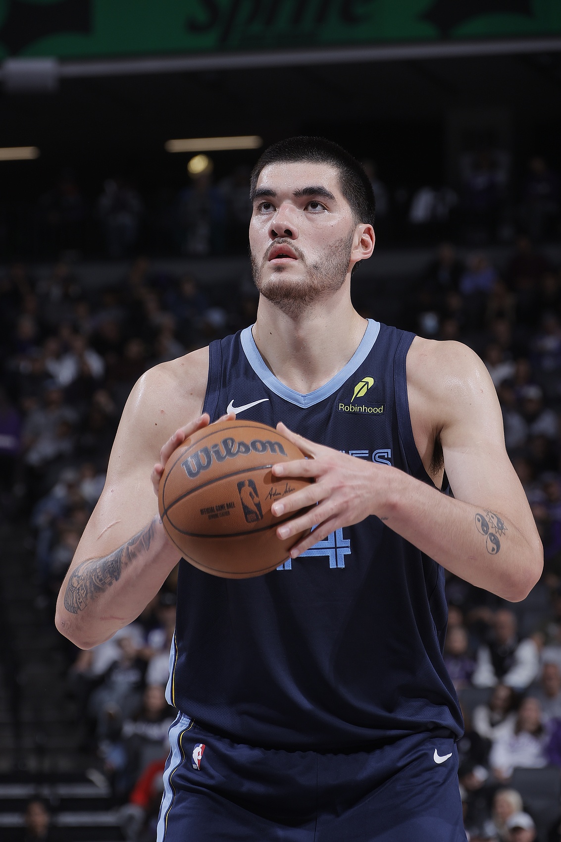 姚明教训在前：应力性踝伤警示大中锋需即刻休养治疗