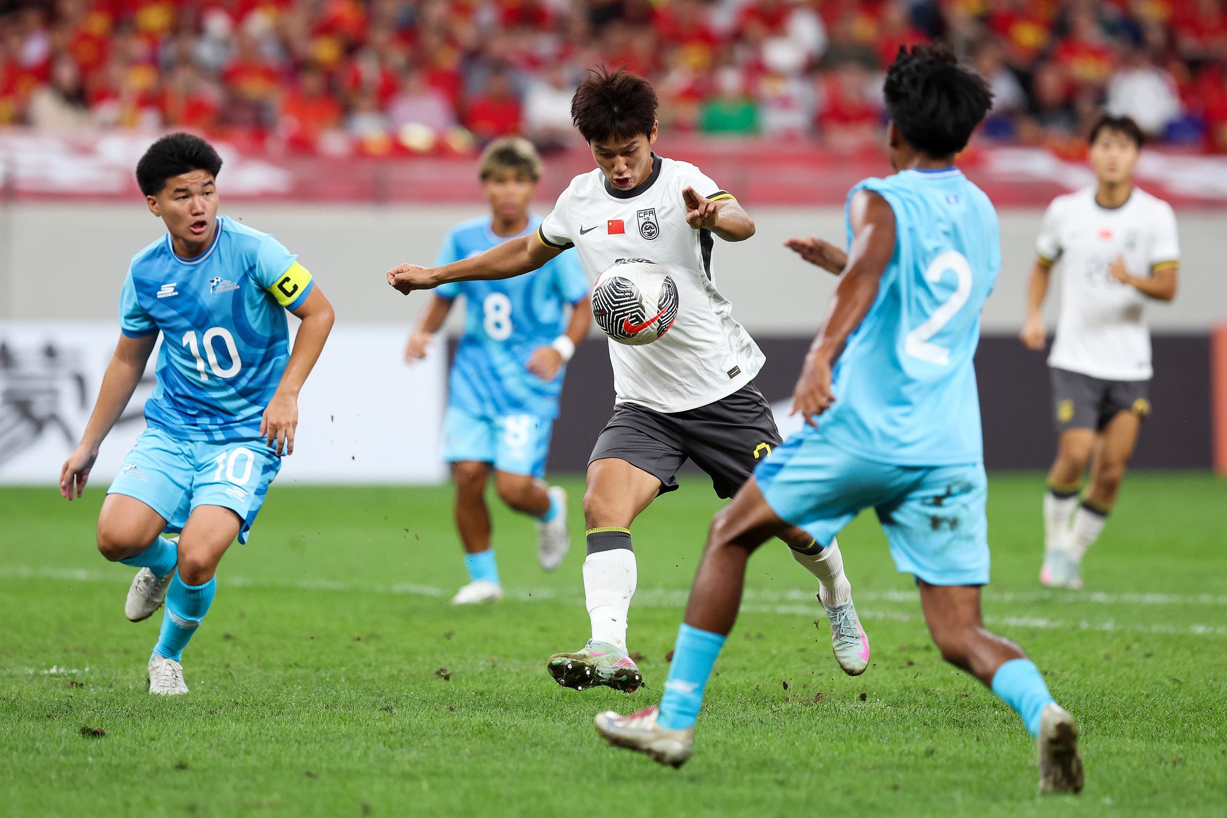 朱艺谈向余望：把握机会能力有待提高，部分技术处理不够冷静